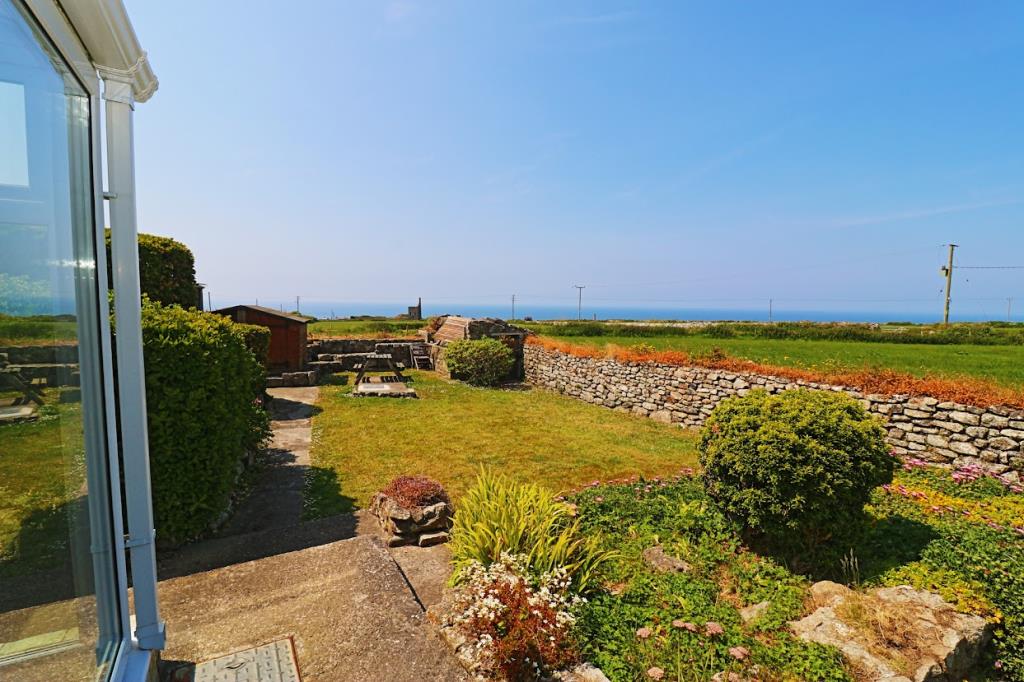 Lot: 62 - DETACHED COTTAGE WITH GARDEN, PARKING AND SEA VIEWS - Rear garden and view beyond